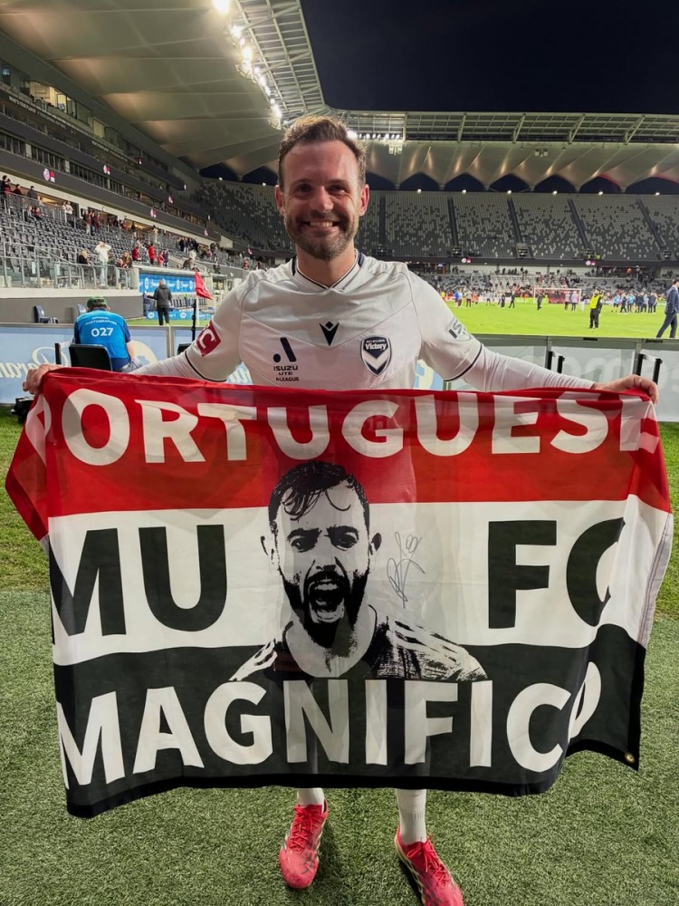 老队友！曼联晒马塔为B费评选英超最佳助力照片